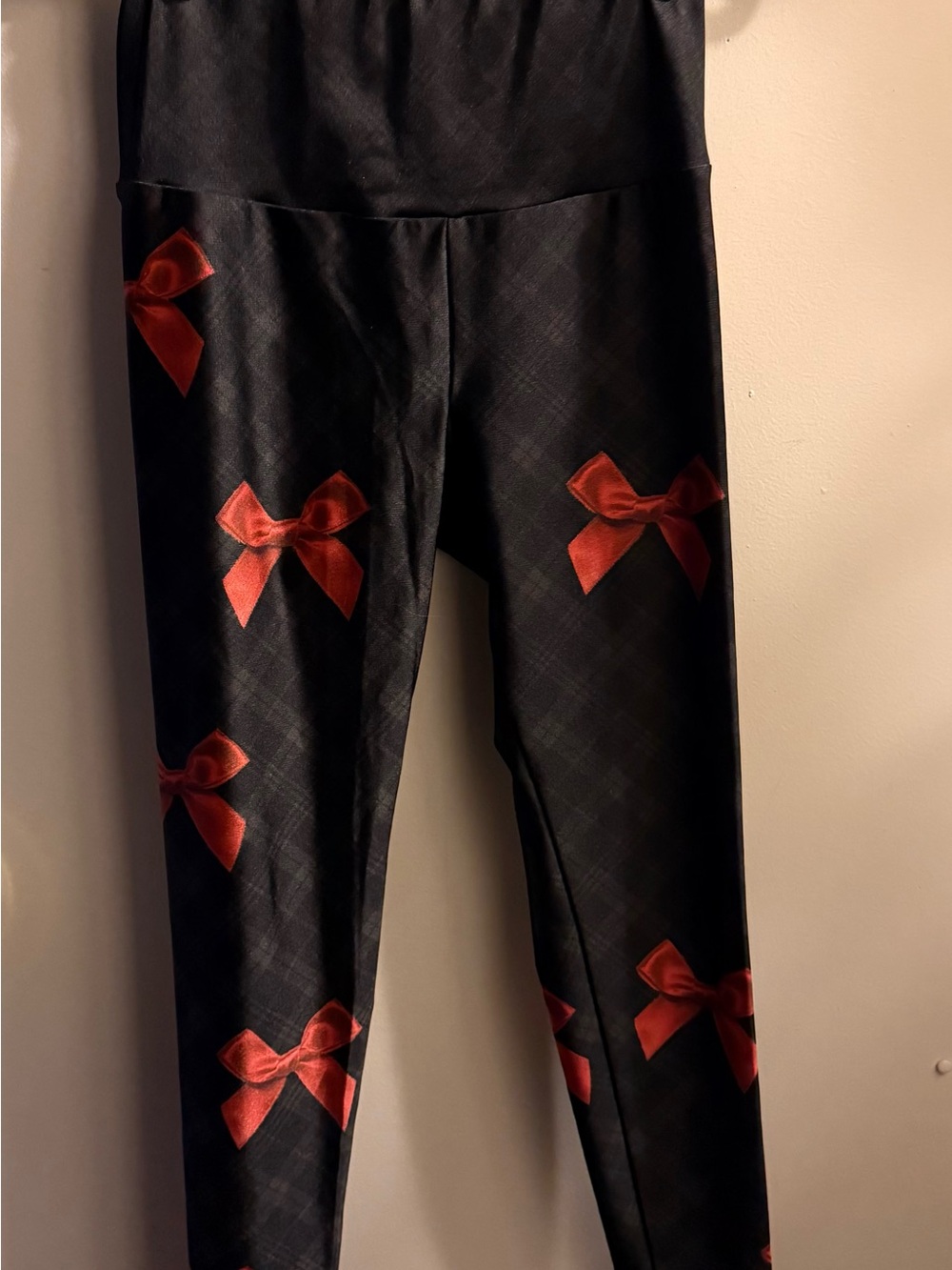 Goldsheep Black Leggings with Red Bow Print